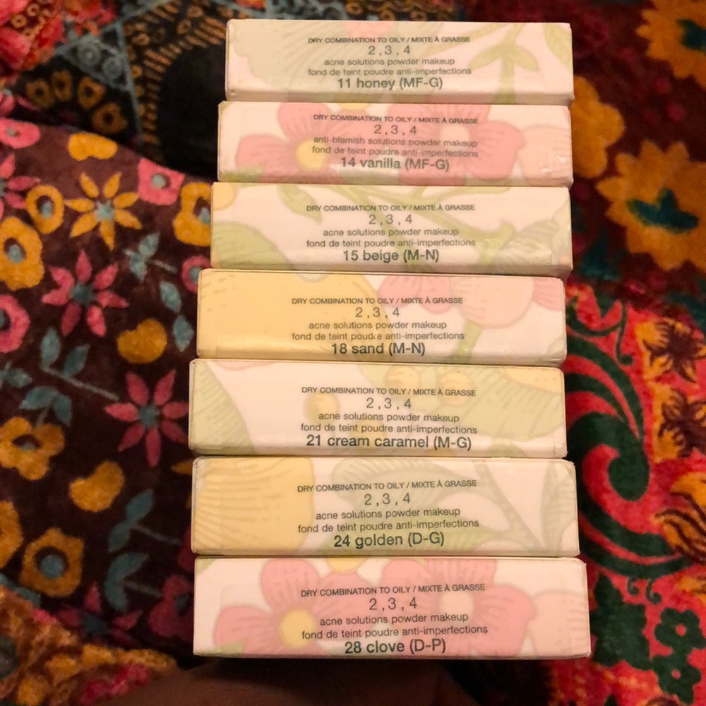 Clinique Acne Solutions Powder Makeup - Picture 2 of 7